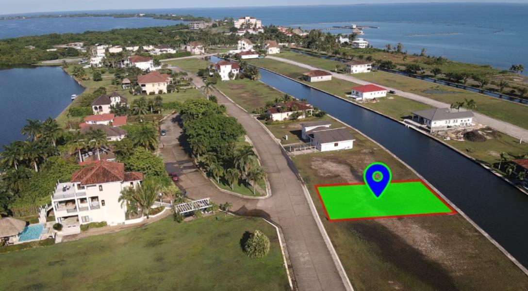 0.2 Acre Canal Lot in Luxurious Gated Community — photo 1