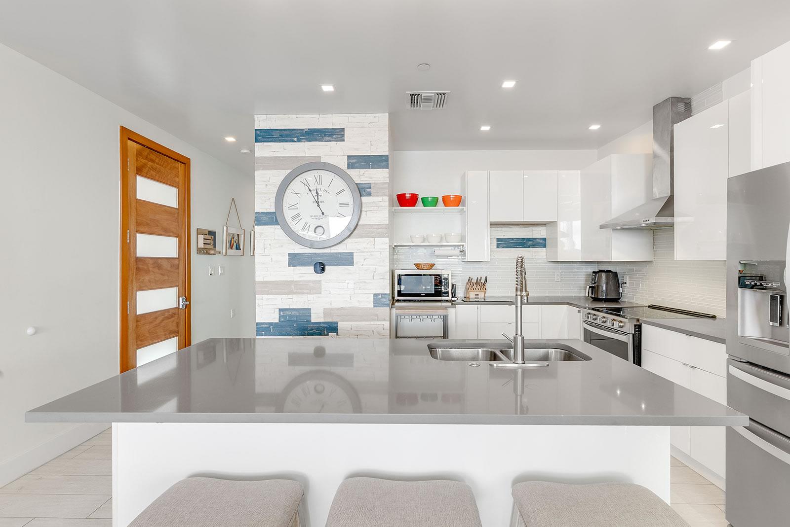 1 Bedroom Oceanfront Penthouse 301 for Sale, Lighthouse Point Residences, West Bay, Grand Cayman — photo 5