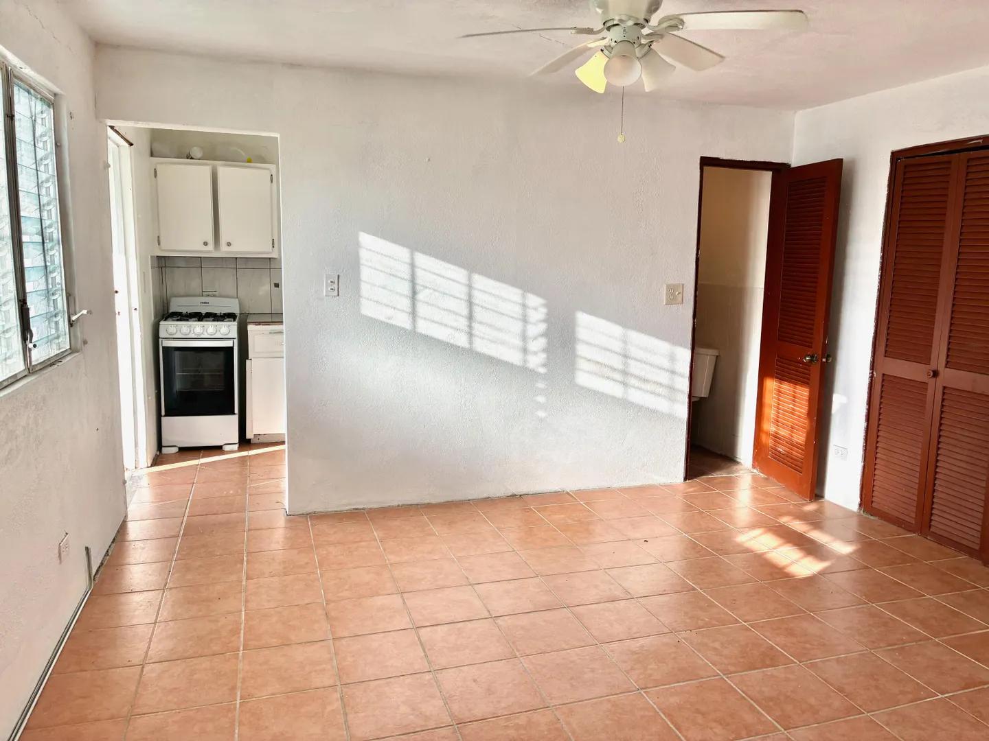 1 Bed 1 Bath Apartment in La Grange We — photo 4