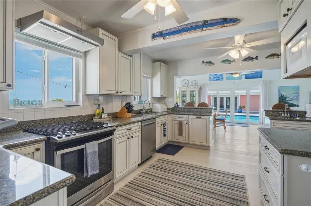 Four Winds Beach House, 4-bedroom villa in Exuma — photo 4