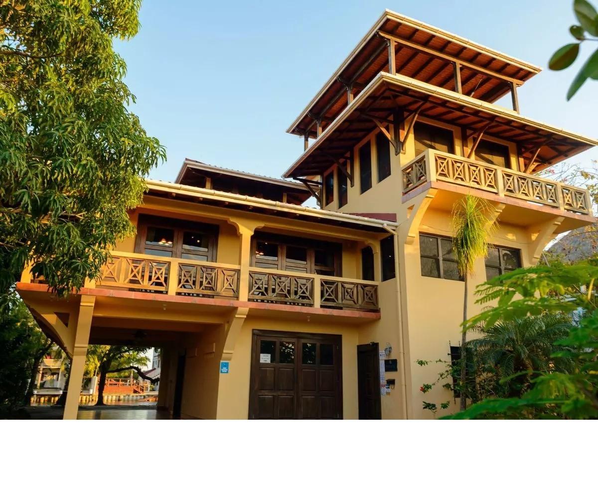 Waterfront Luxury at Silver Leaf Villa- Belize — photo 2