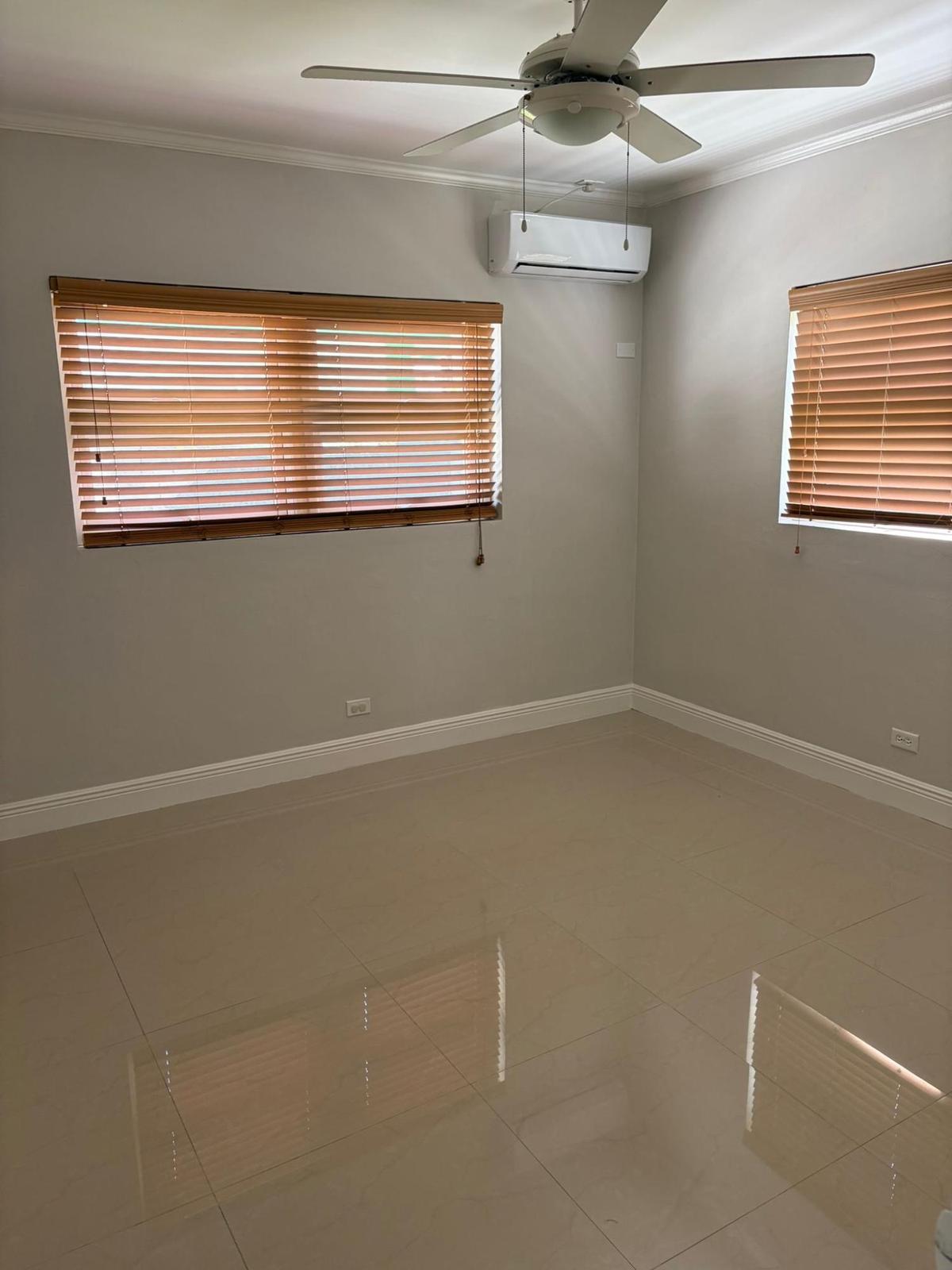 2 bedroom Residence for sale — Dolphin Rd LITTLE BLAIR ESTATES in Nassau / New Providence, The Bahamas — photo 4