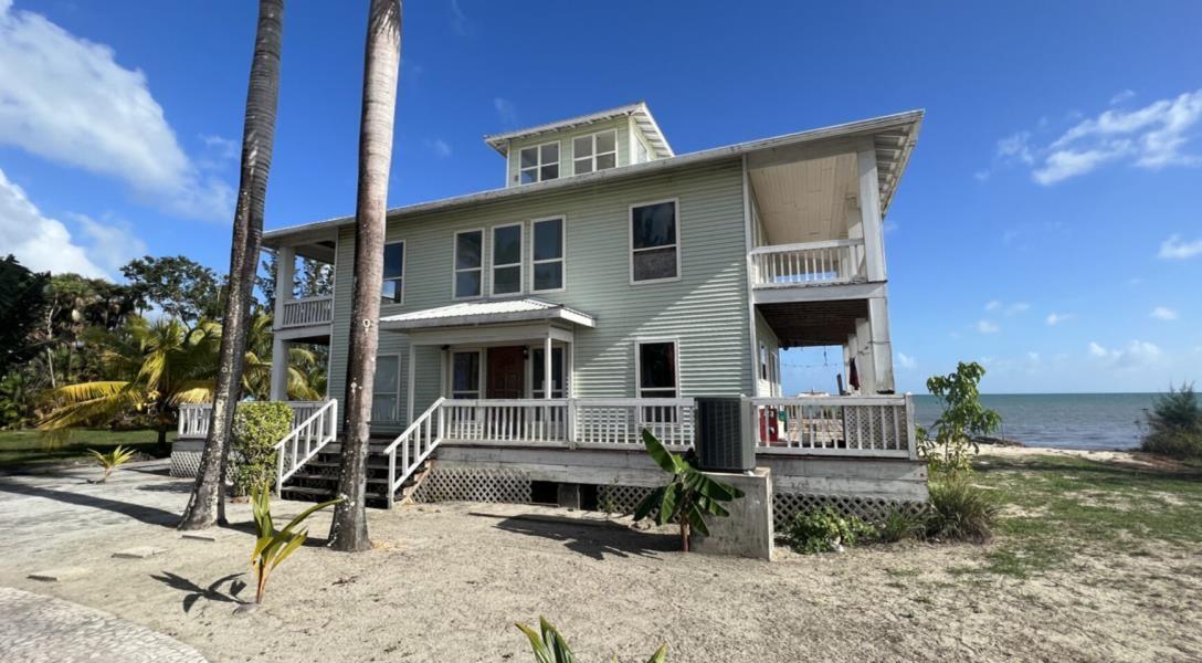 Beach House in the heart of Plantation — photo 2