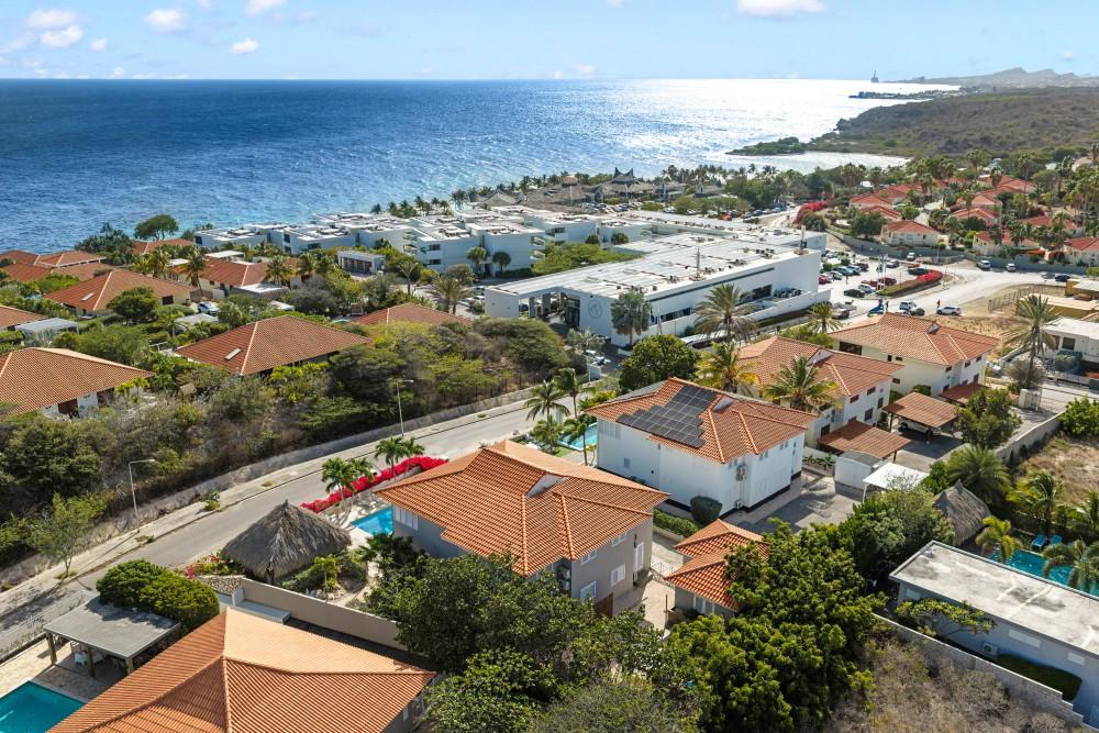 Exclusive Investment Opportunity with Ocean Views in Vista Royal — photo 2