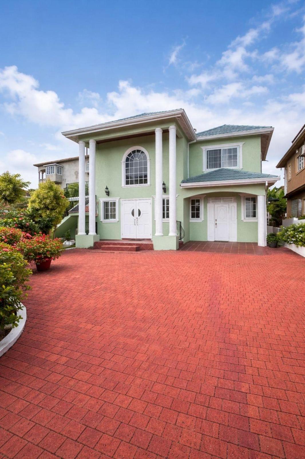 6-bedroom house in Vista Del Mar, Draxhall — photo 1