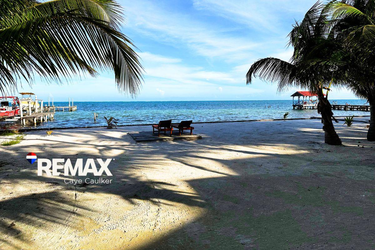 CAYE CAULKER OCEANFRONT INVESTMENT – 3 ADJACENT PROPERTIES IN TOP LOCATION — photo 1