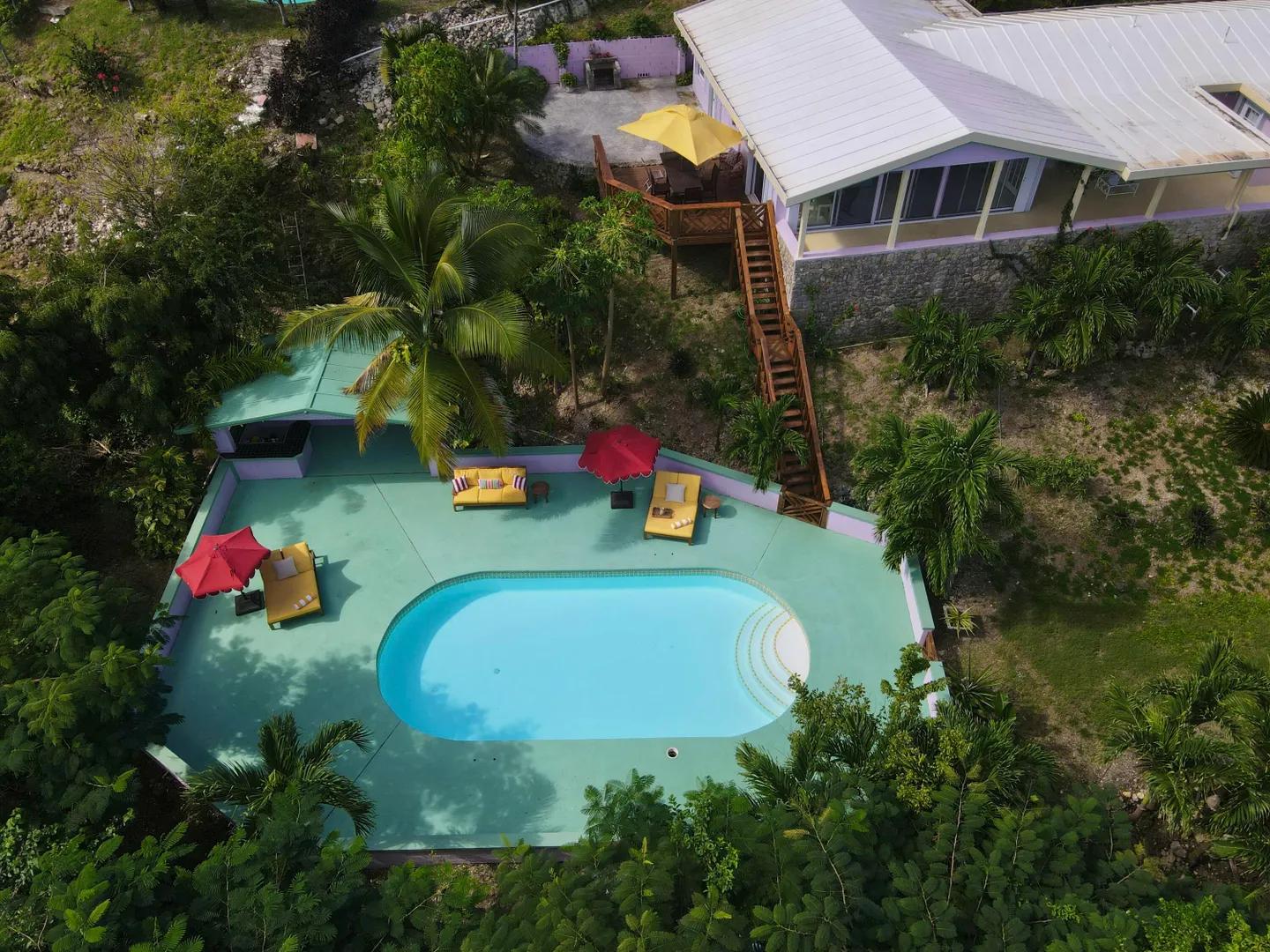 4 Bed 3 Bath Home with Cottage - 7 Little Princesse Co — photo 3