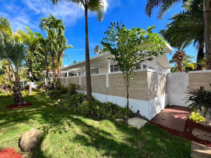 Classic Eclectic Design House/Villa in Garden Hills Norte, Guaynabo — photo 2