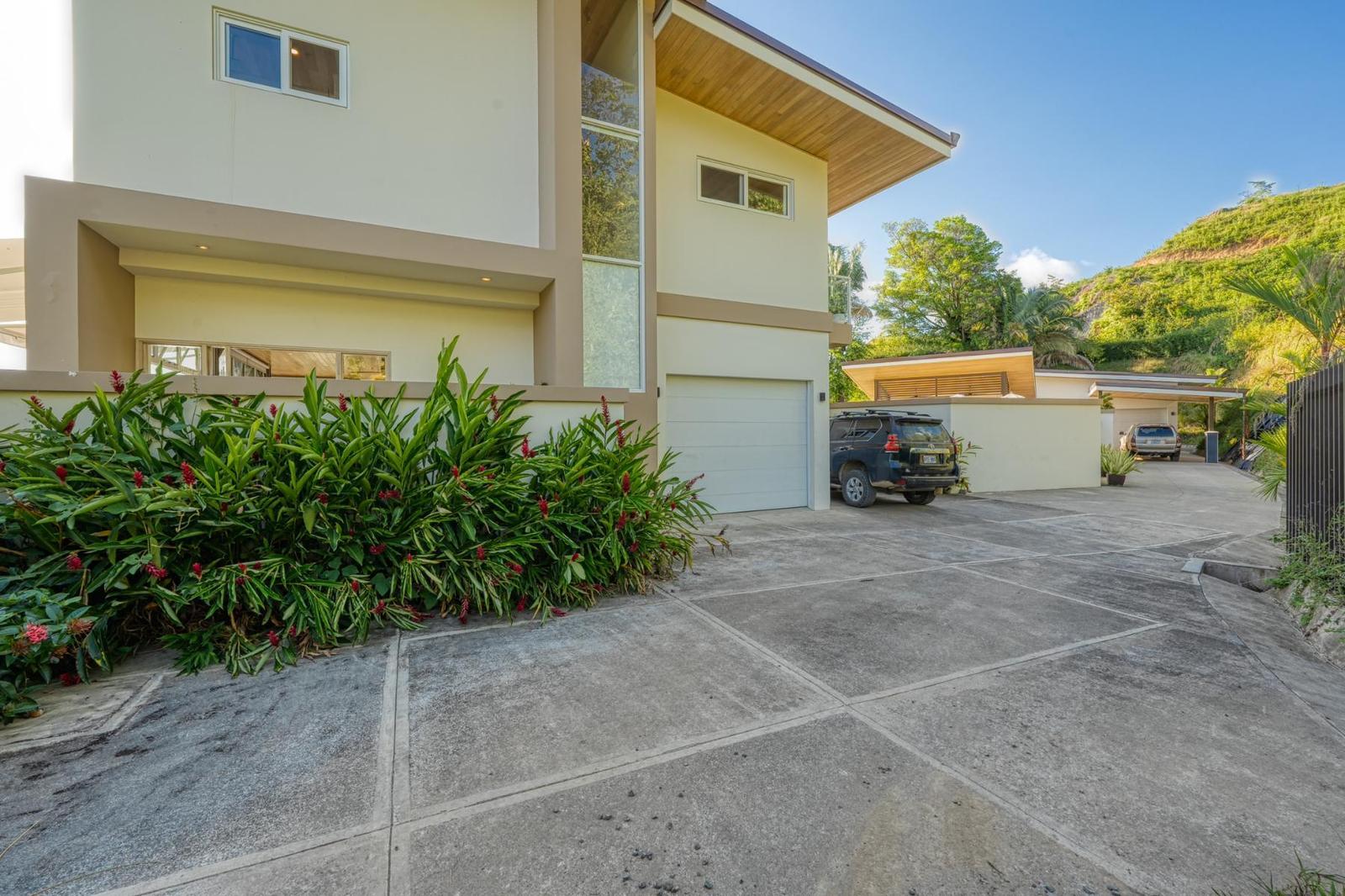 6 Bedroom Luxury Home for Sale in Uvita — photo 3