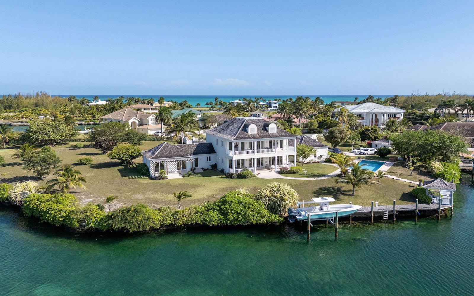 4 Bedroom Luxury Waterfront Home for Sale, Fortune Bay, Freeport, Grand Bahama, Bahamas — photo 1