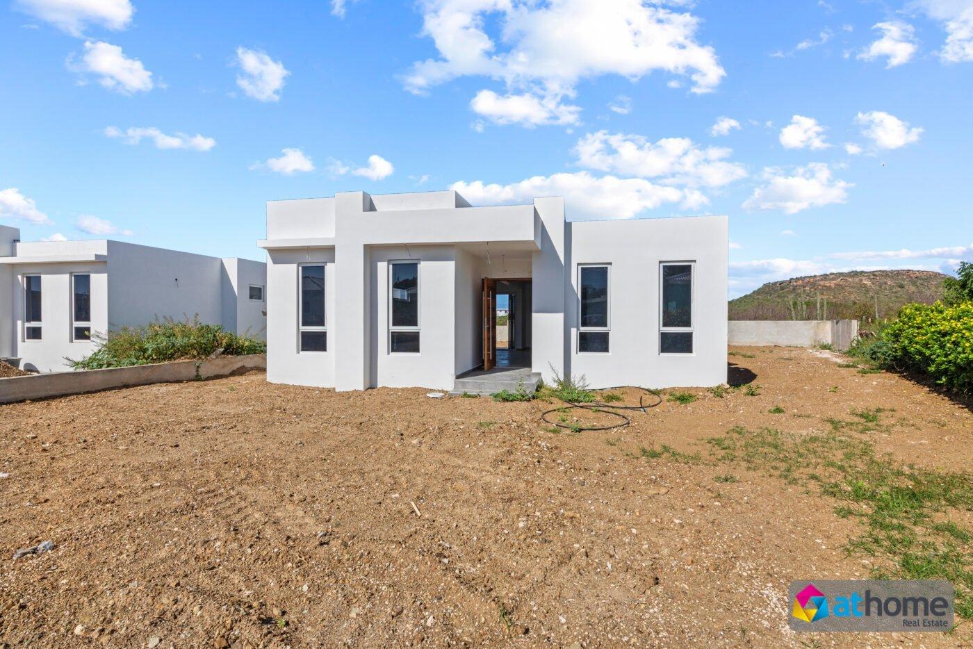 Spacious 5 Bedroom Home with Rental Units and Pool for Sale in Julianadorp, Curaçao — photo 4