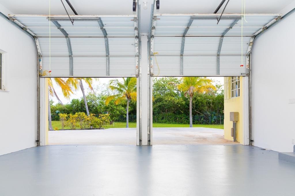 4 bedroom Residence for sale on CHARLES CHILLINGSWORTH CT in Grand Bahama, The Bahamas — photo 5