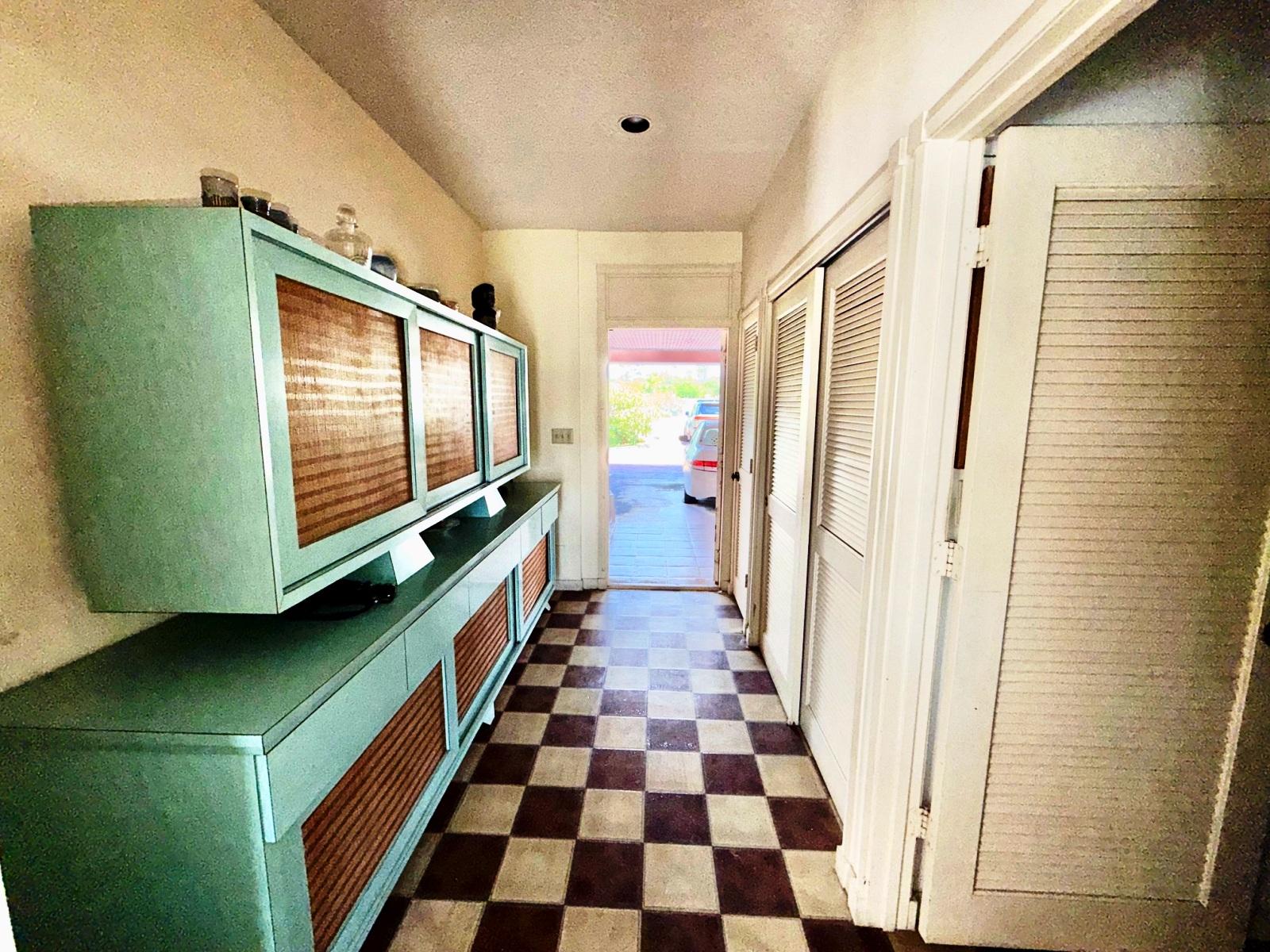 3 Bedroom Canal-Front Home for Sale, Camelot Court, Bahamia Reef, Grand Bahama, Bahamas — photo 4