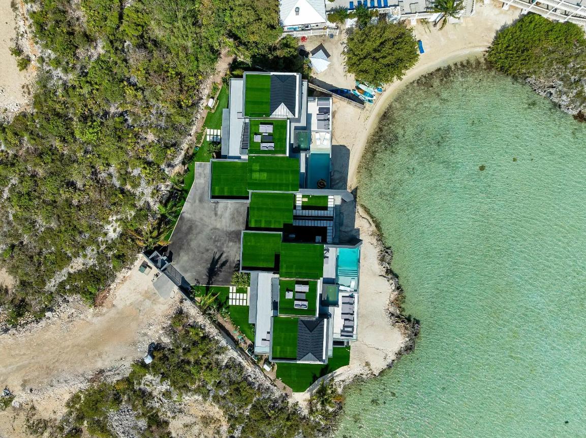 Waterfront Onyx Twin Villas in Grace Bay — photo 2