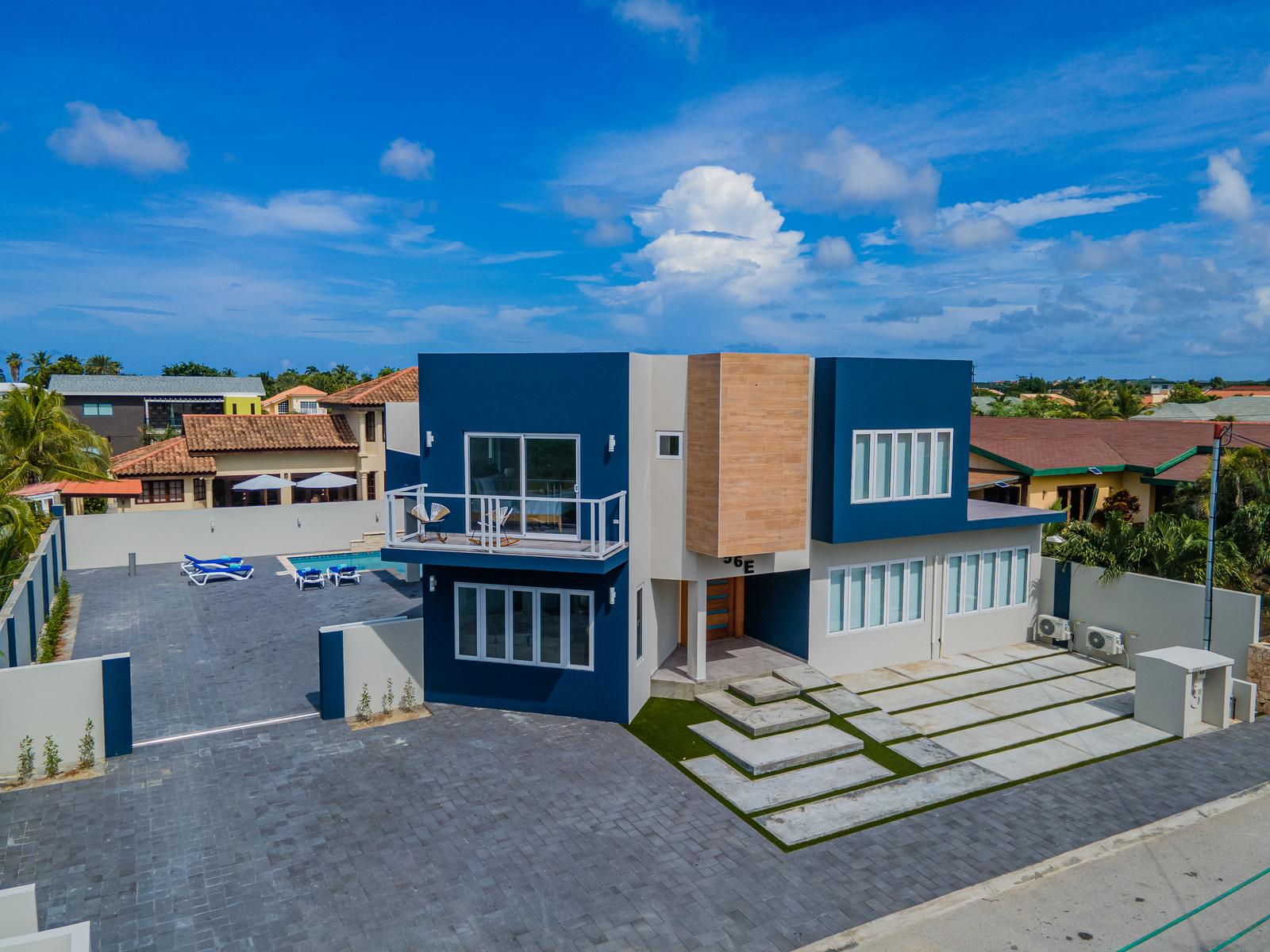 6 Bedroom Single Family Home in Oranjestad, Aruba — photo 2
