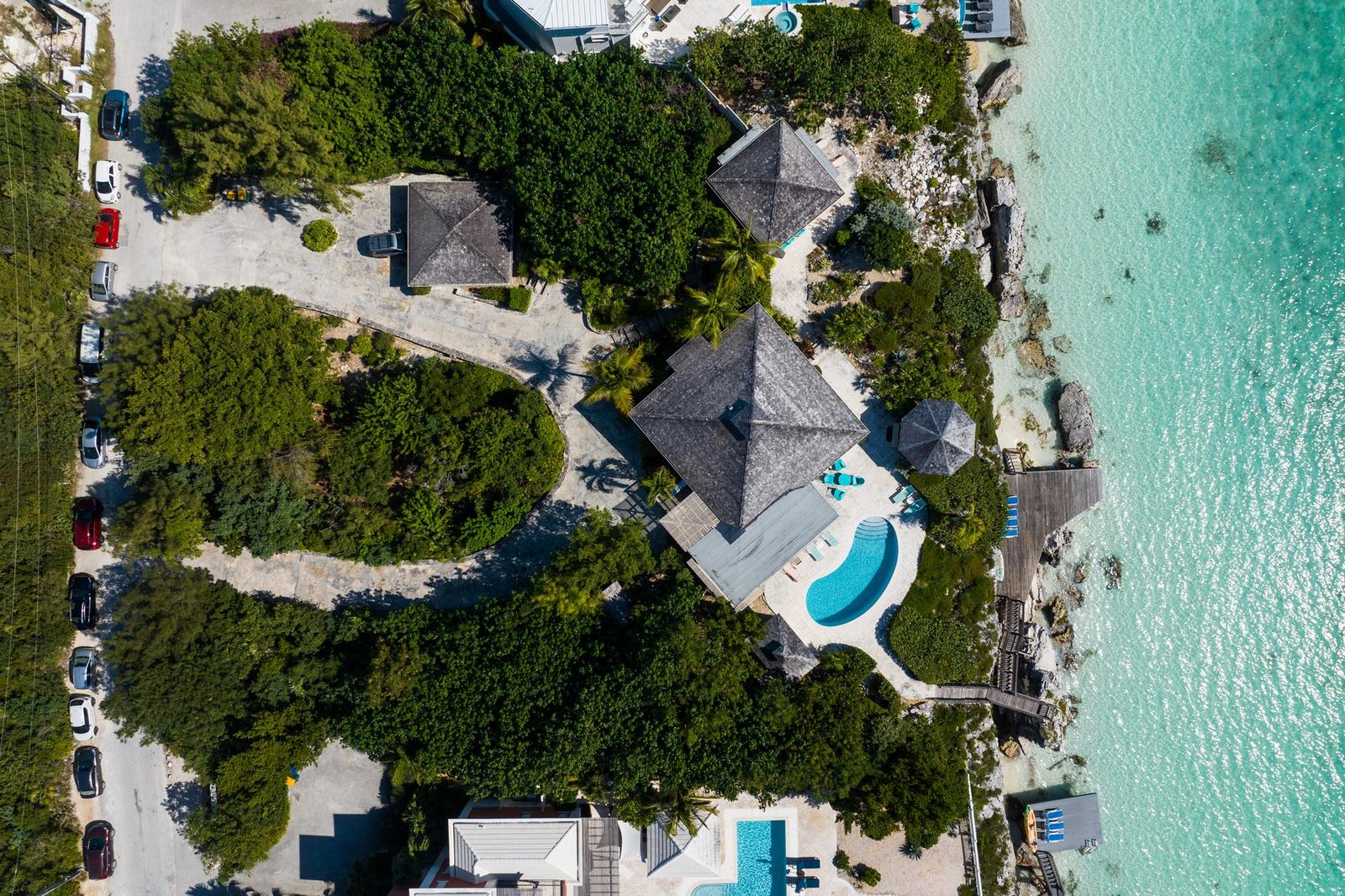 3 Bedroom Luxury Oceanfront Estate for Sale, Ocean Point Drive, Chalk Sound, Providenciales, Turks & Caicos — photo 2