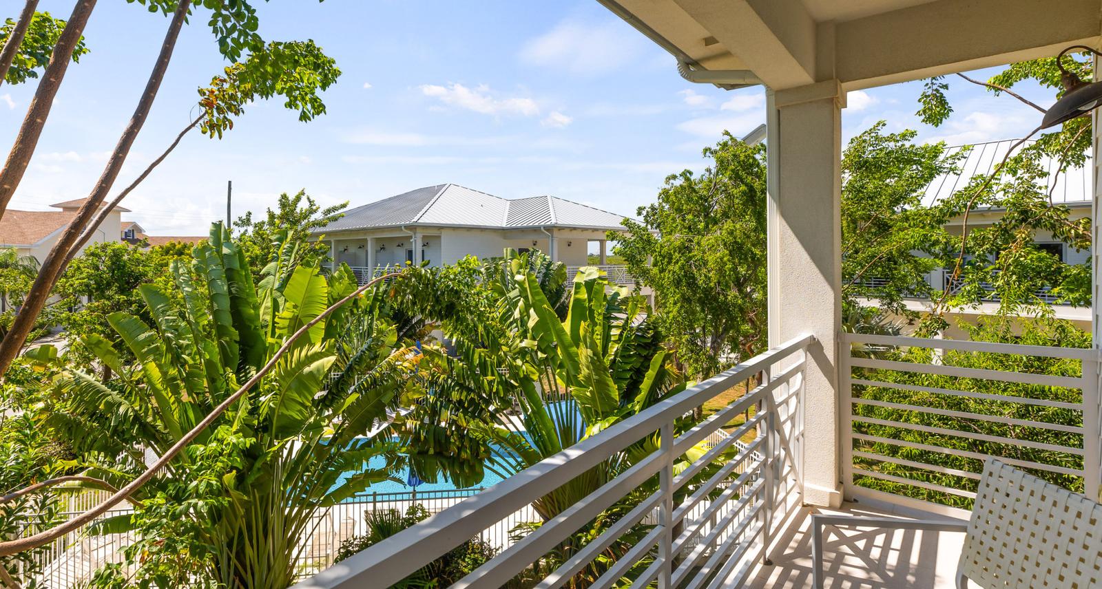 1-bedroom apartment in West Bay, Cayman Islands — photo 2
