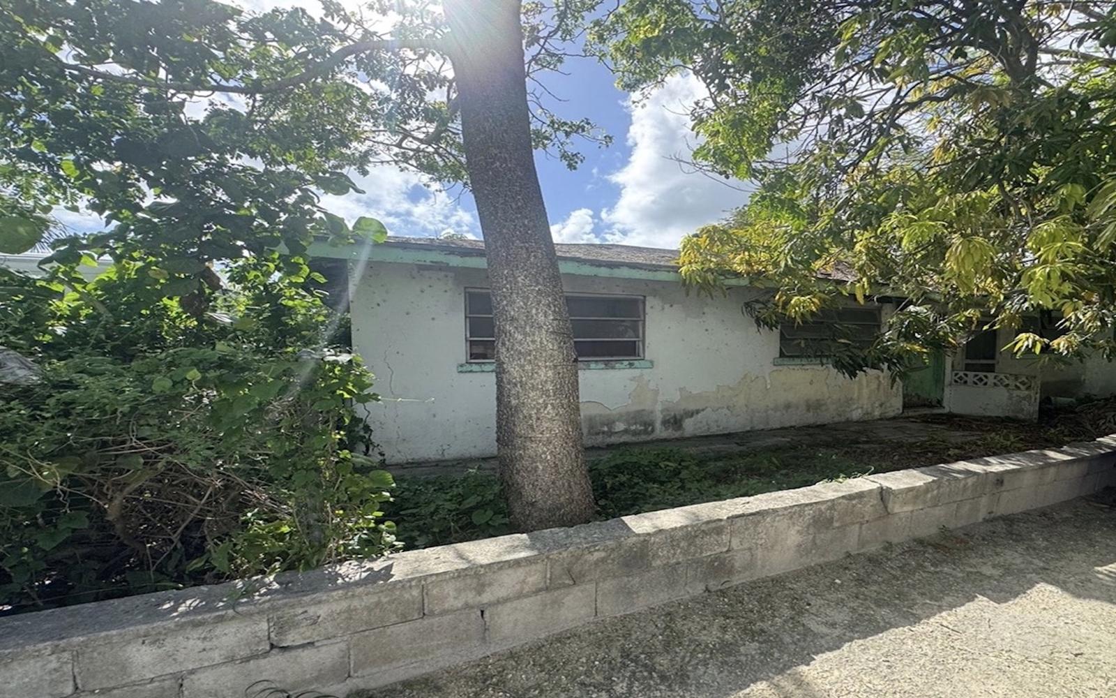 4 bedroom Duplex for sale in East Street South, Bahamas — photo 1