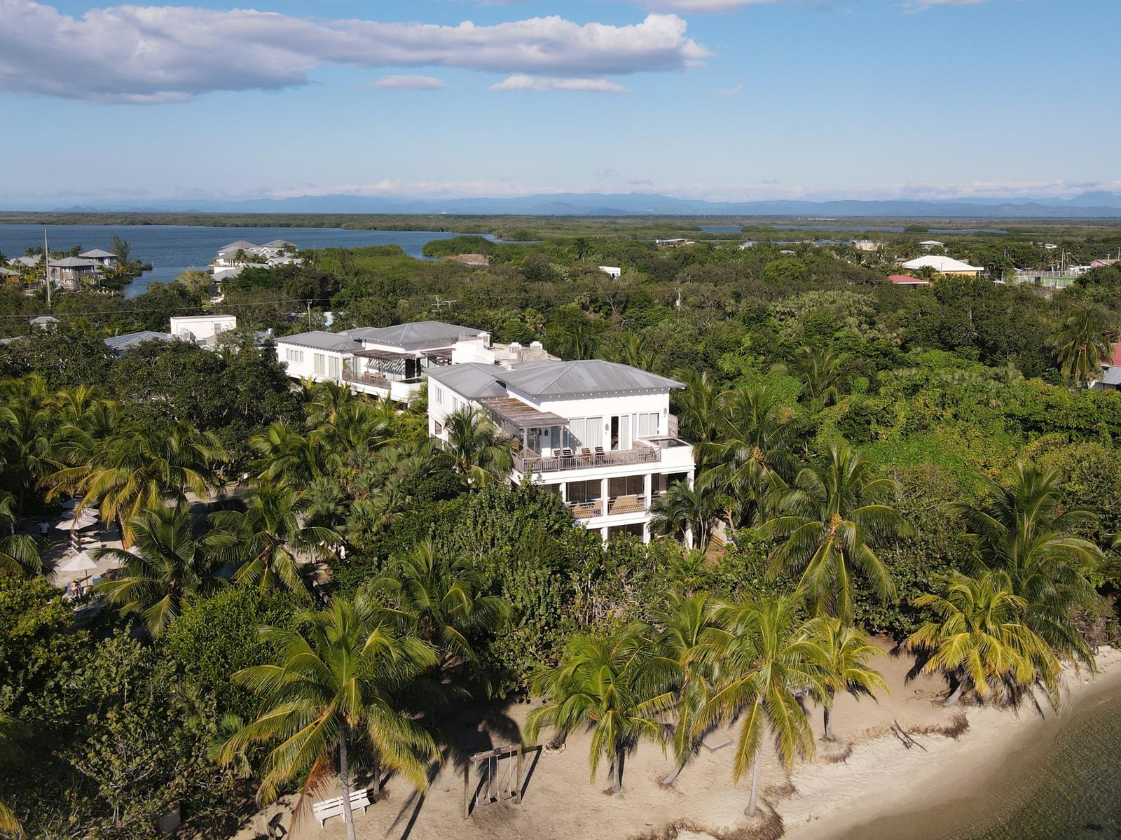 Opulent Penthouse Placencia Peninsula — photo 3