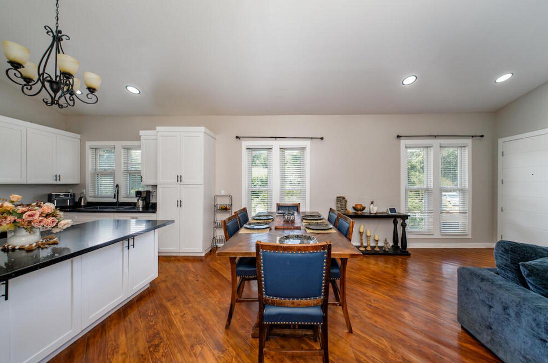 Gibson Bight 5BR Home Near Beach — photo 4