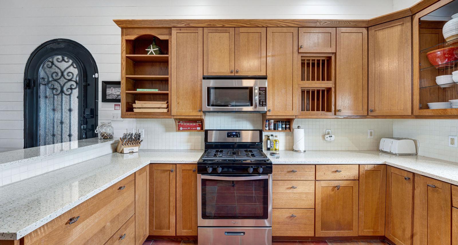 Freehold Top-Floor Condo with Caribbean Sea Views — photo 2