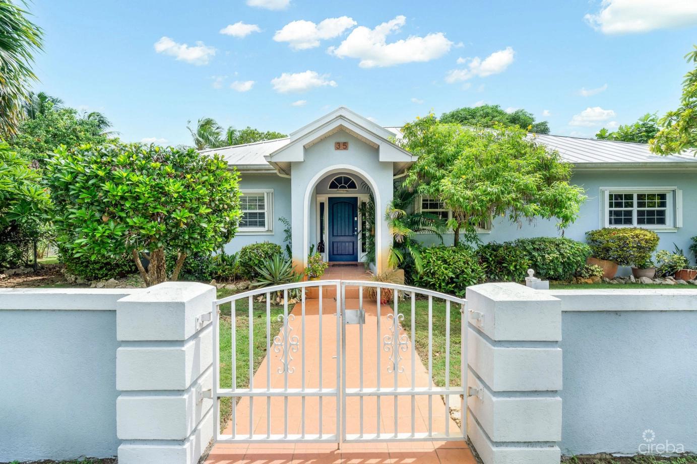 4 bedroom property for sale - Mulberry Drive 35, South Sound Home in the Cayman Islands — photo 1