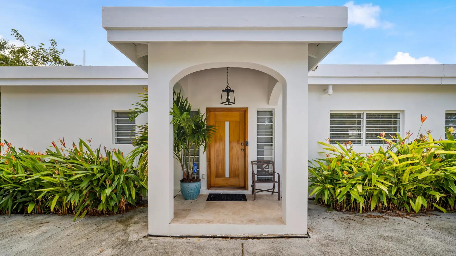 3 Bed 3 Bath Villa in Frenchmans Bay with Ocean Views — photo 4
