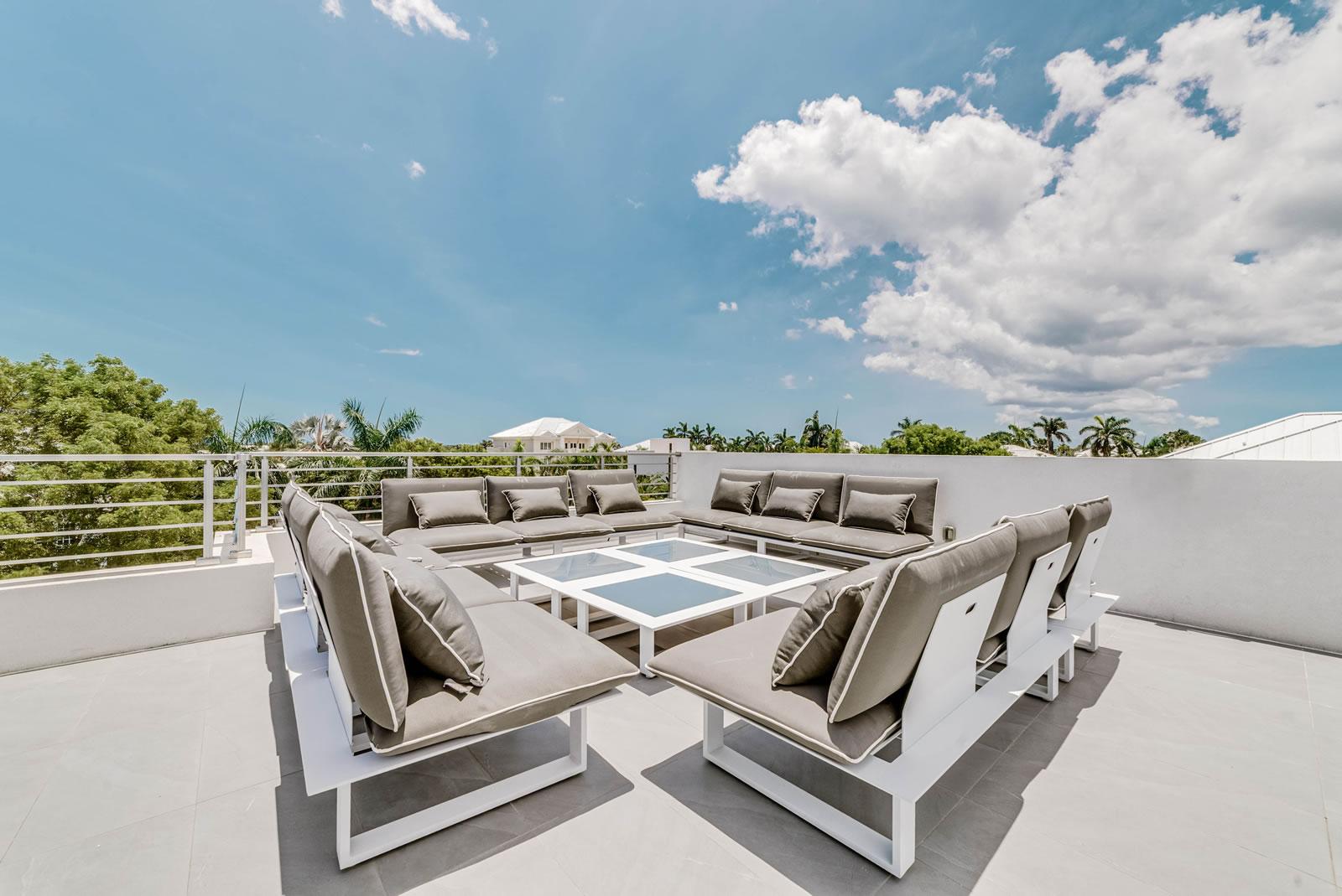 6 Bedroom Luxury Home for Sale, Britannia Estates, Seven Mile Beach Corridor, Grand Cayman — photo 4