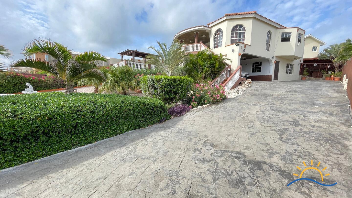 4 Bedroom Villa in Grote Berg, Curaçao — photo 1