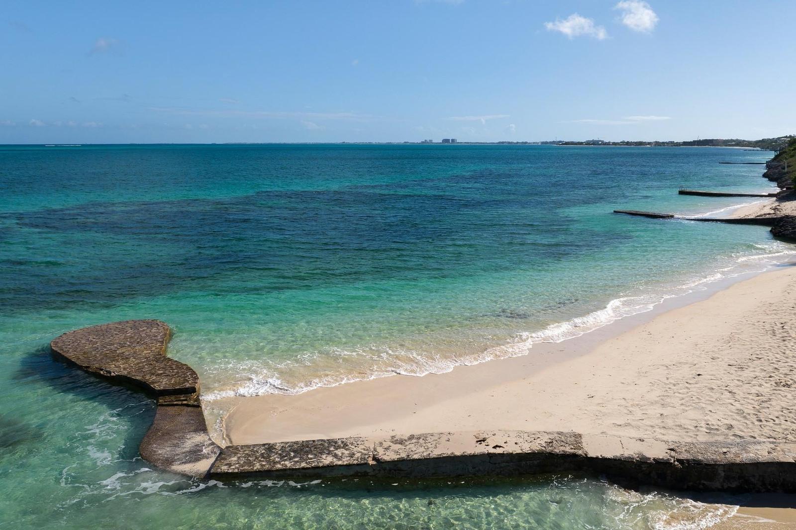 Blue Cay - Thompson Cove Beachfront Estate — photo 5