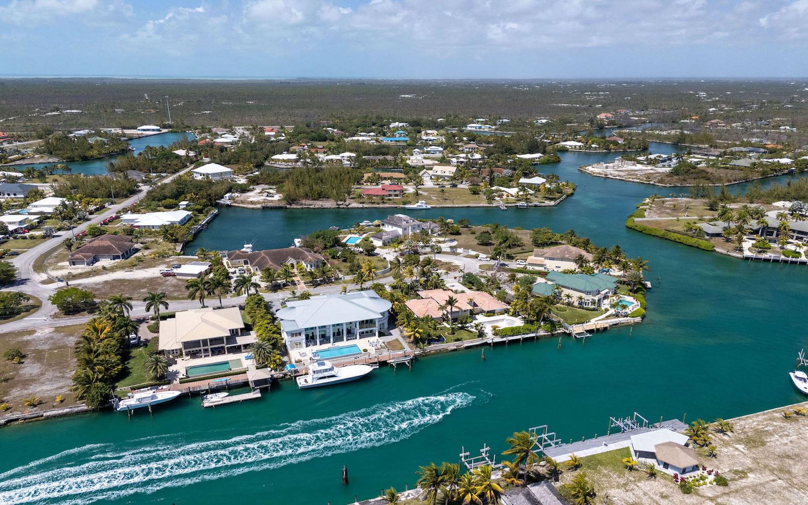 4 Bedroom Luxury Waterfront Home for Sale, Fortune Bay, Freeport, Grand Bahama, Bahamas — photo 4