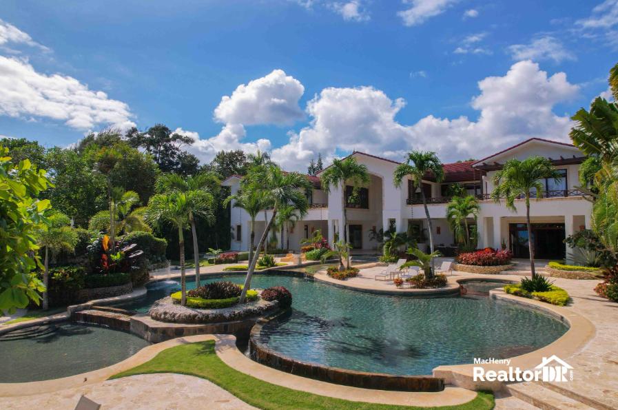 14 Bedroom Villa in Cabrera, Dominican Republic — photo 2