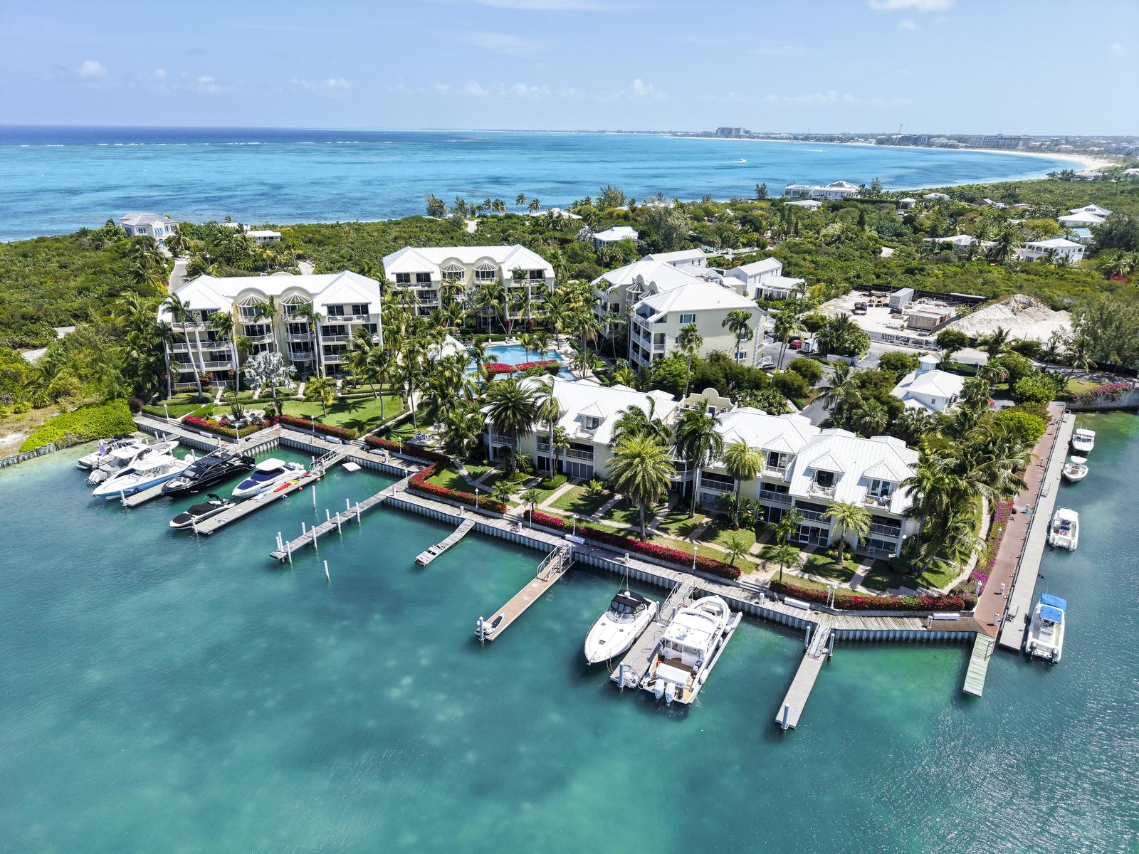 B2 Townhome Yacht Club — photo 1