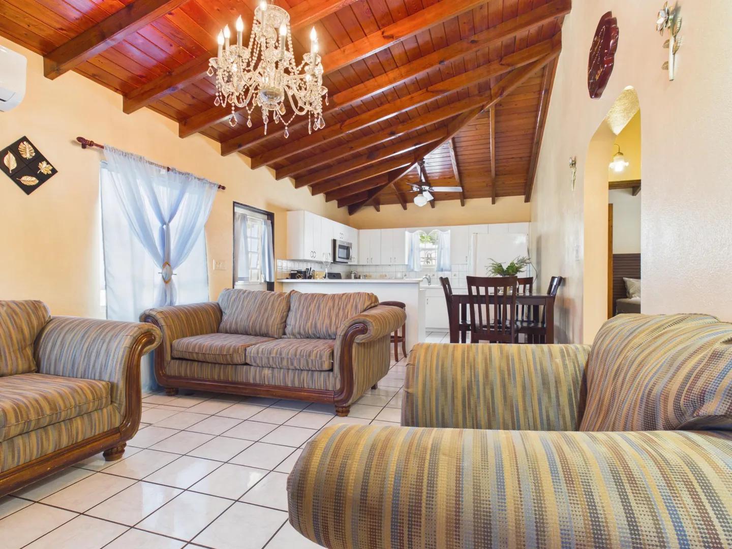 2-Bedroom Apartment with Island Views in Constitution Hill — photo 4