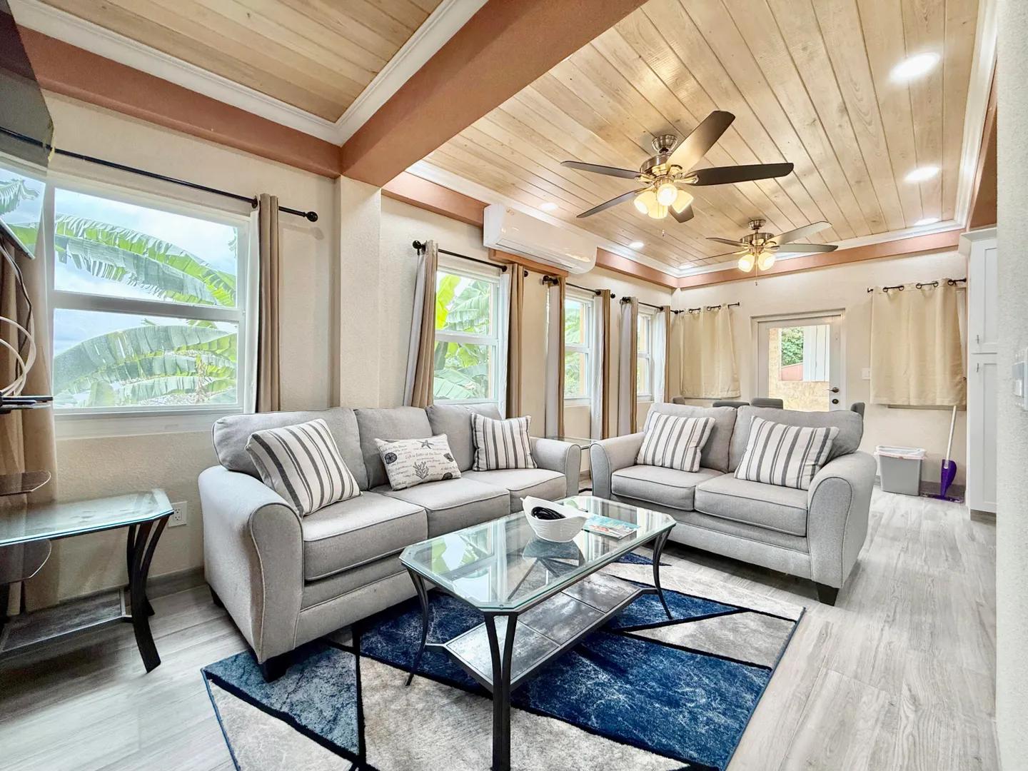 2 Beds 2 Baths Apartment with Ocean Views in Contant Ss — photo 1