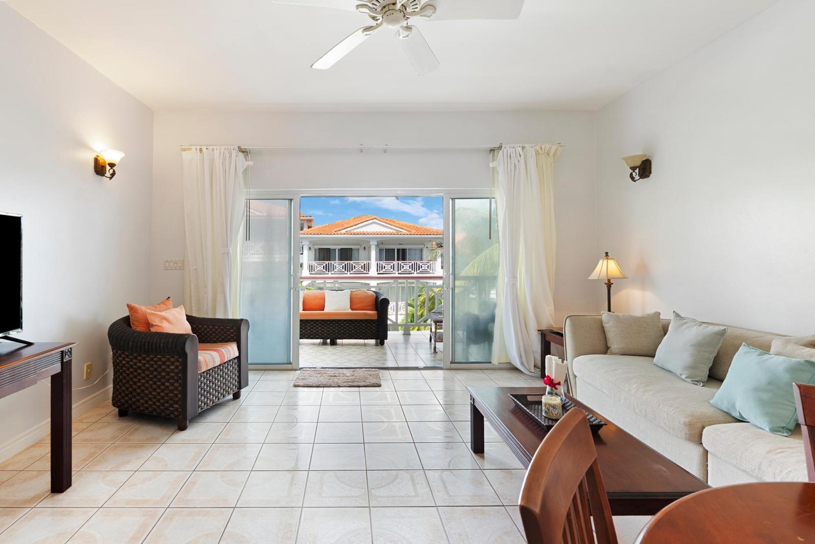 Queen Angel Resort Penthouse Studio Condo with Ocean & Marina Views — photo 3
