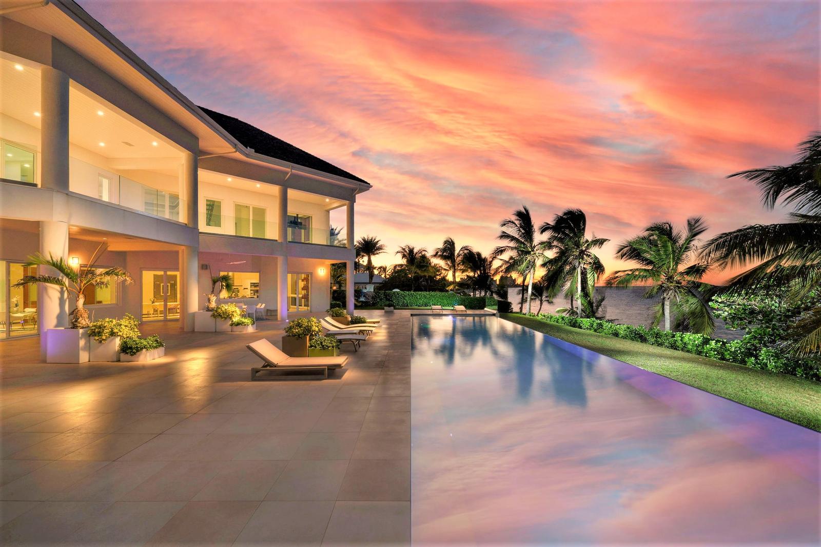 7 Bedroom Single Family Home/House for Sale on Paradise Island — photo 1