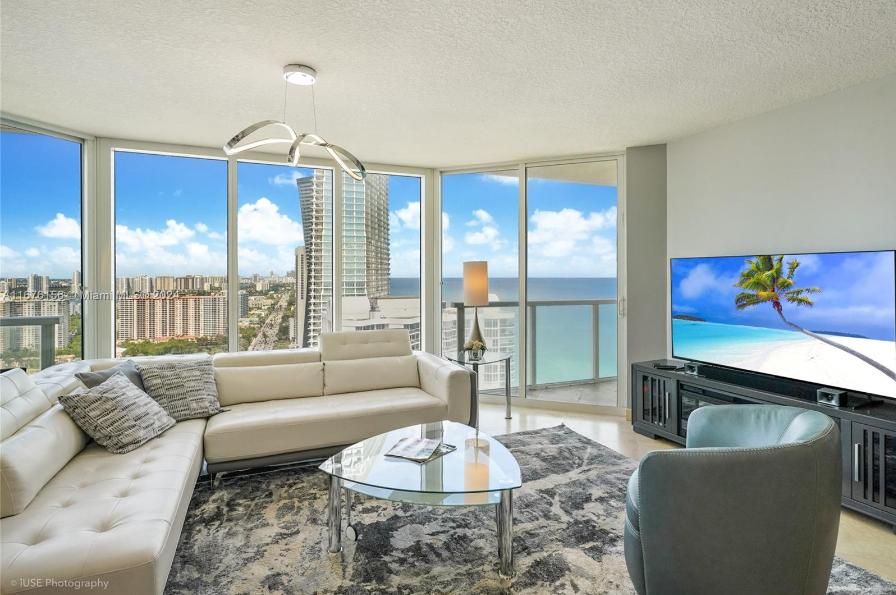 Sunny Isles Beach Beachfront 2BR Condo — photo 4