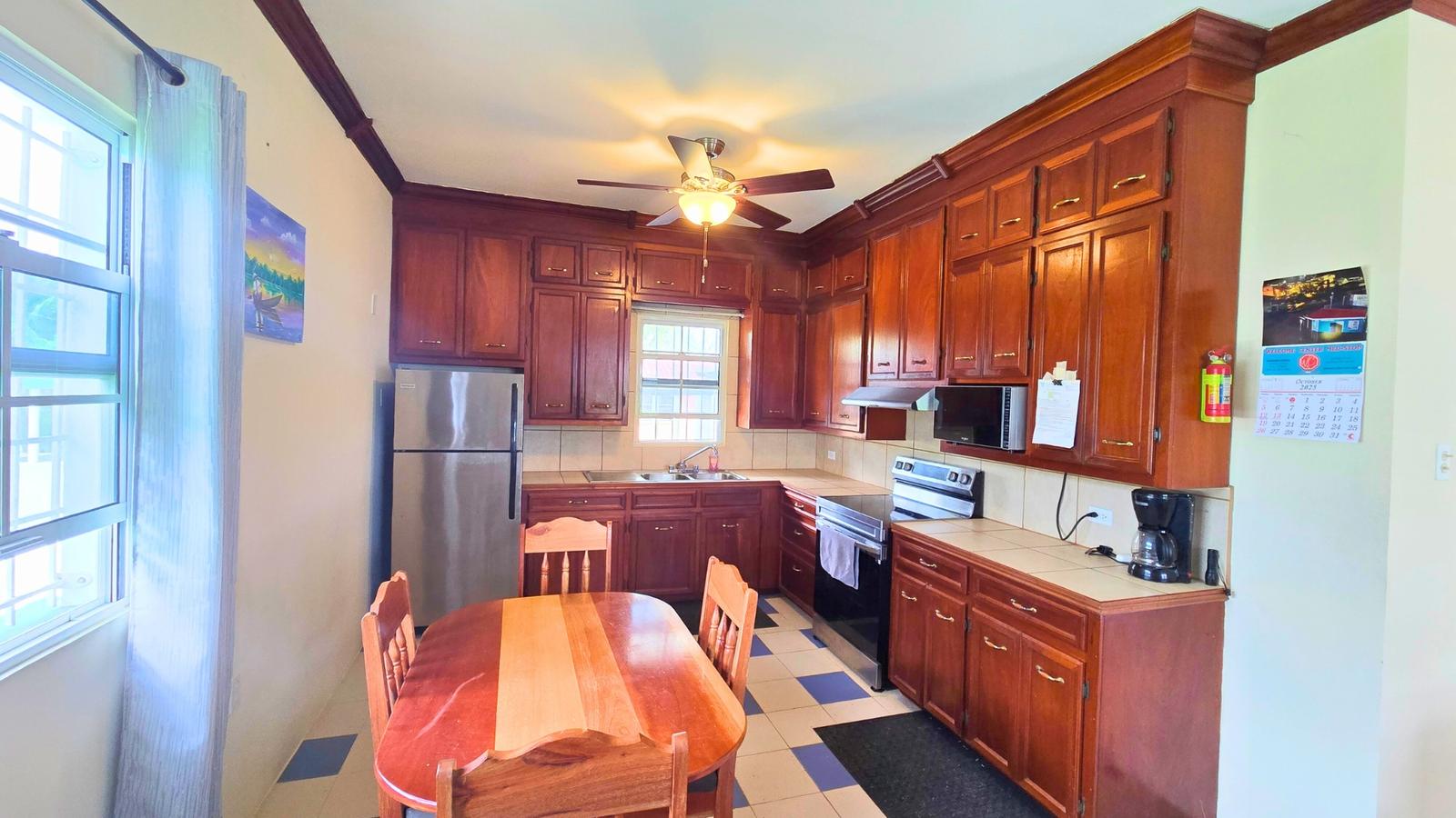 #2564- A 2-bedroom house on a large lot with highway frontage — photo 5