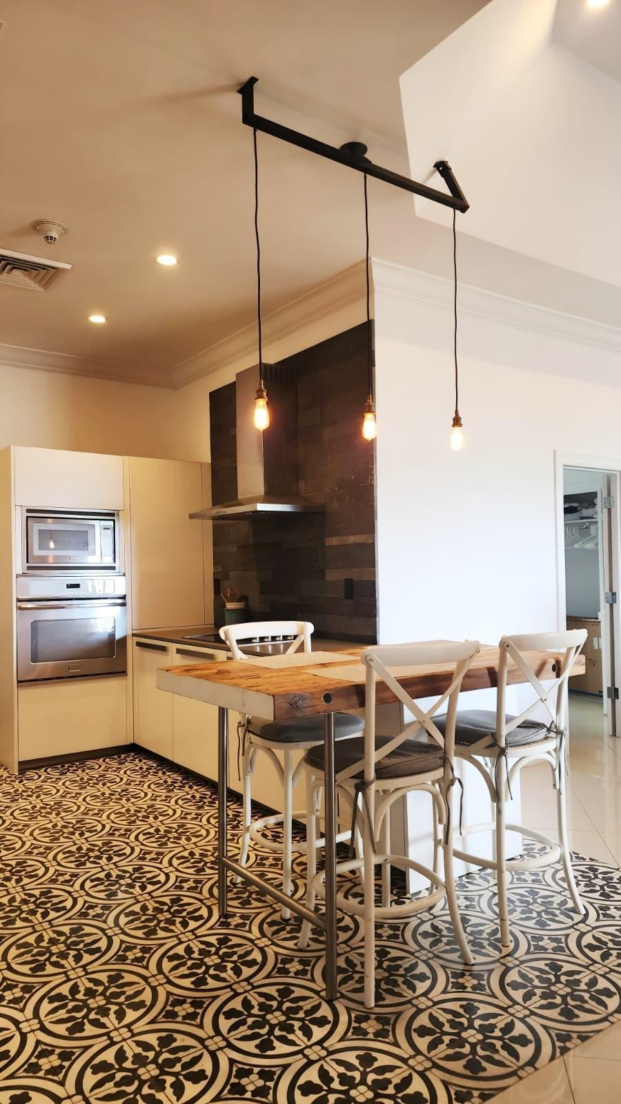 2 bedroom Apartment for sale — CAVES, WEST BAY STREET — photo 1