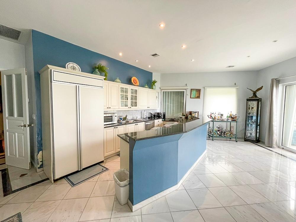 3 bedroom Apartment for sale — OCEANVIEW CONDOMINIUMS in Grand Bahama, The Bahamas — photo 5
