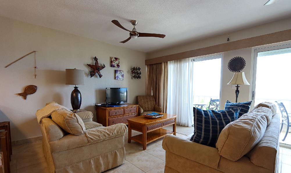Rainbow Beach Club Beachfront 2BR Condo — photo 3