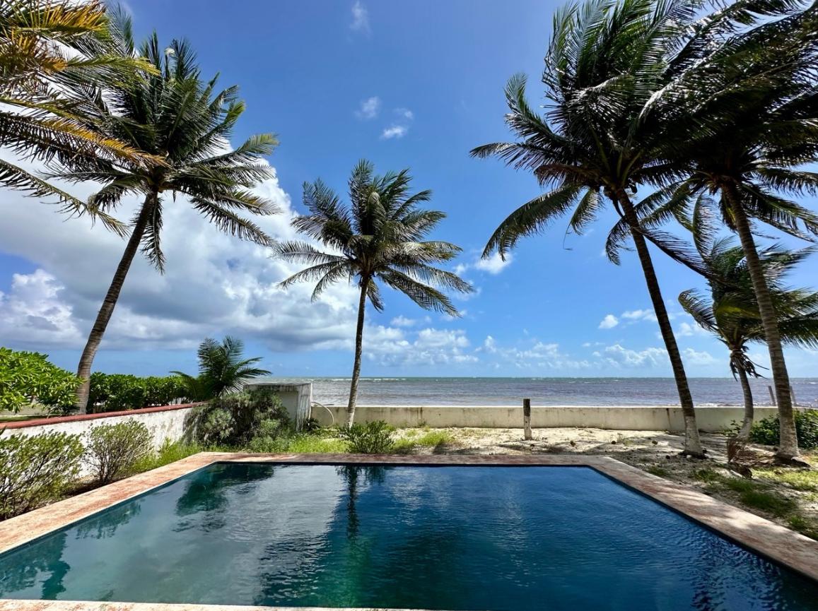 3-bedroom beachfront villa in Puerto Morelos — photo 1