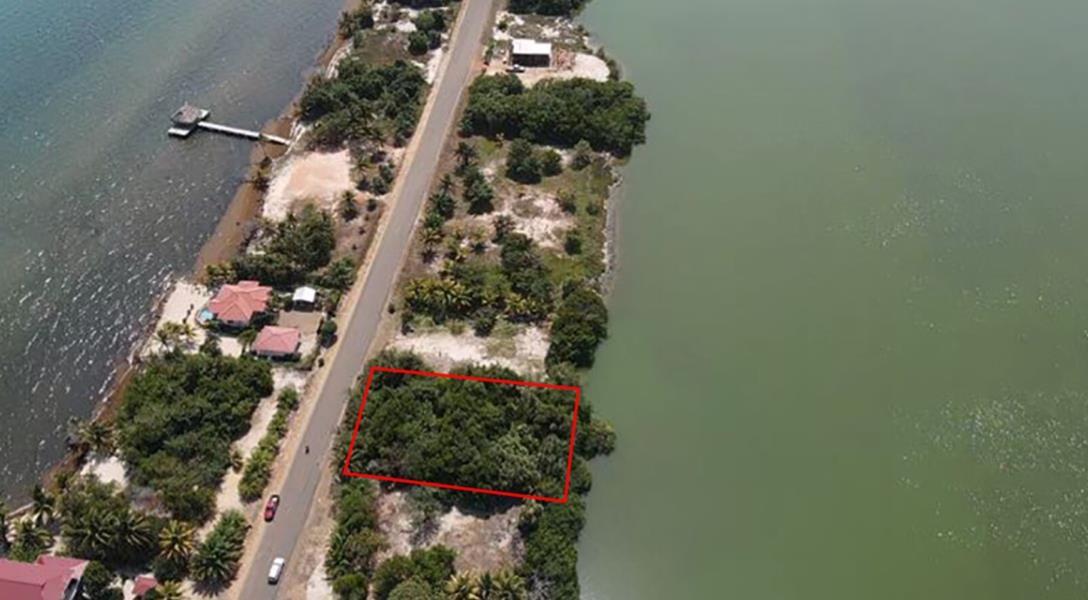 Lagoonfront Lot in The Plantation — photo 4