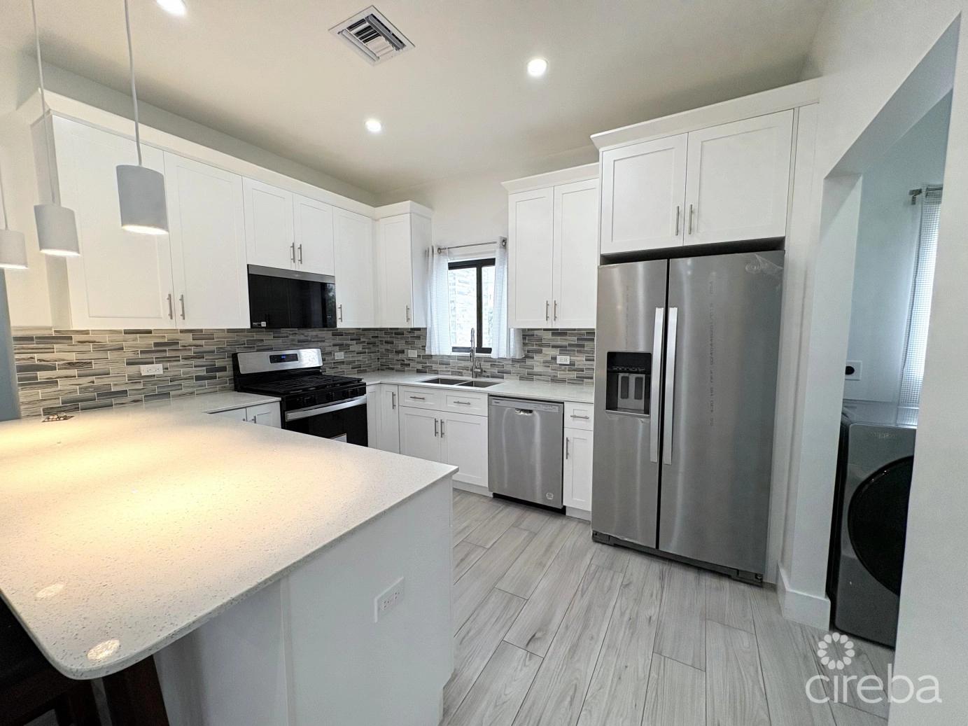 6 Bedroom Duplex in Lower Valley, Cayman Islands — photo 3