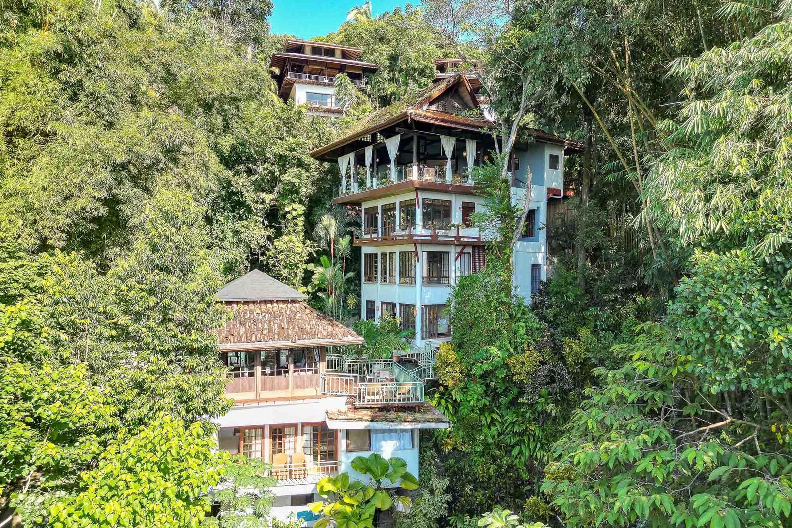 6 Bedroom Luxury Ocean-View Villa for Sale in Manuel Antonio, Costa Rica — photo 2