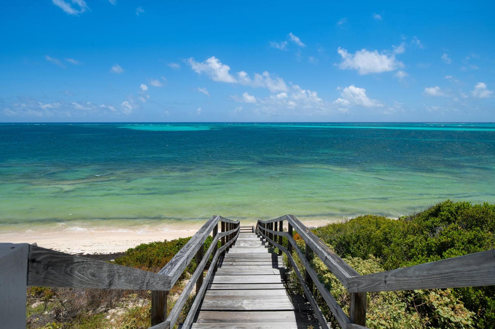 Villa Morgana on Oceanfront Cliffs in Grand Turk — photo 5