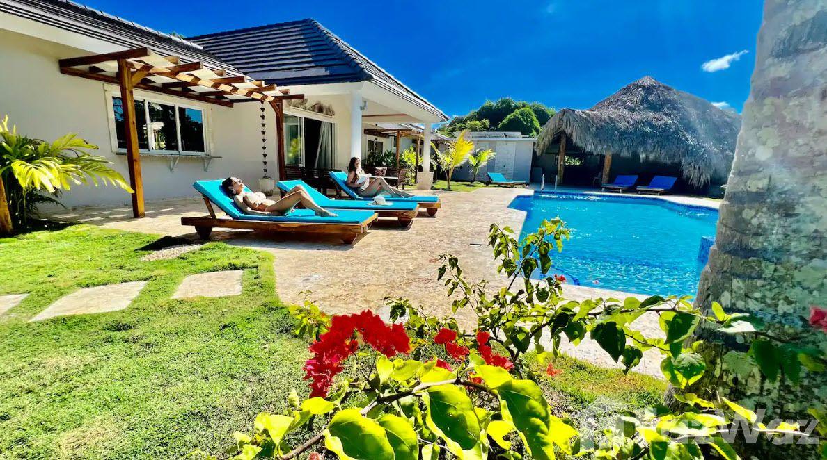 Beautiful 9 Bedroom Villa, close to the beach — photo 2