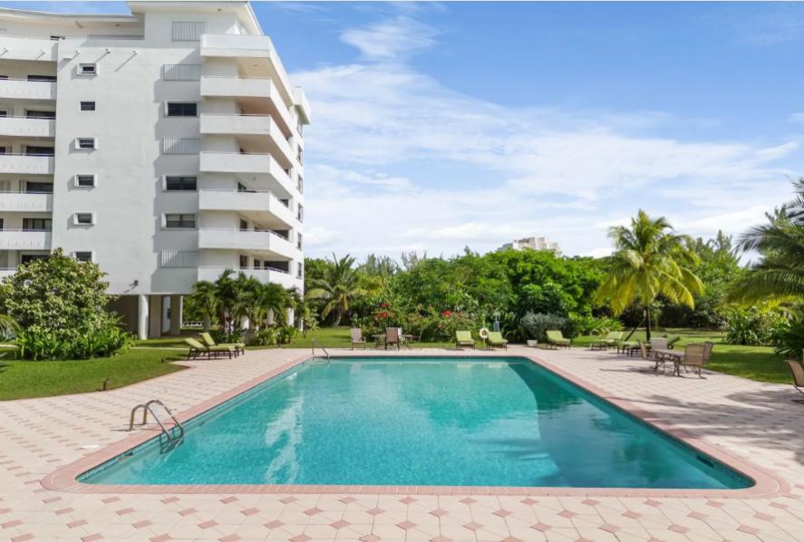 Silver Point Lucaya Condo 3BR Oceanview — photo 3
