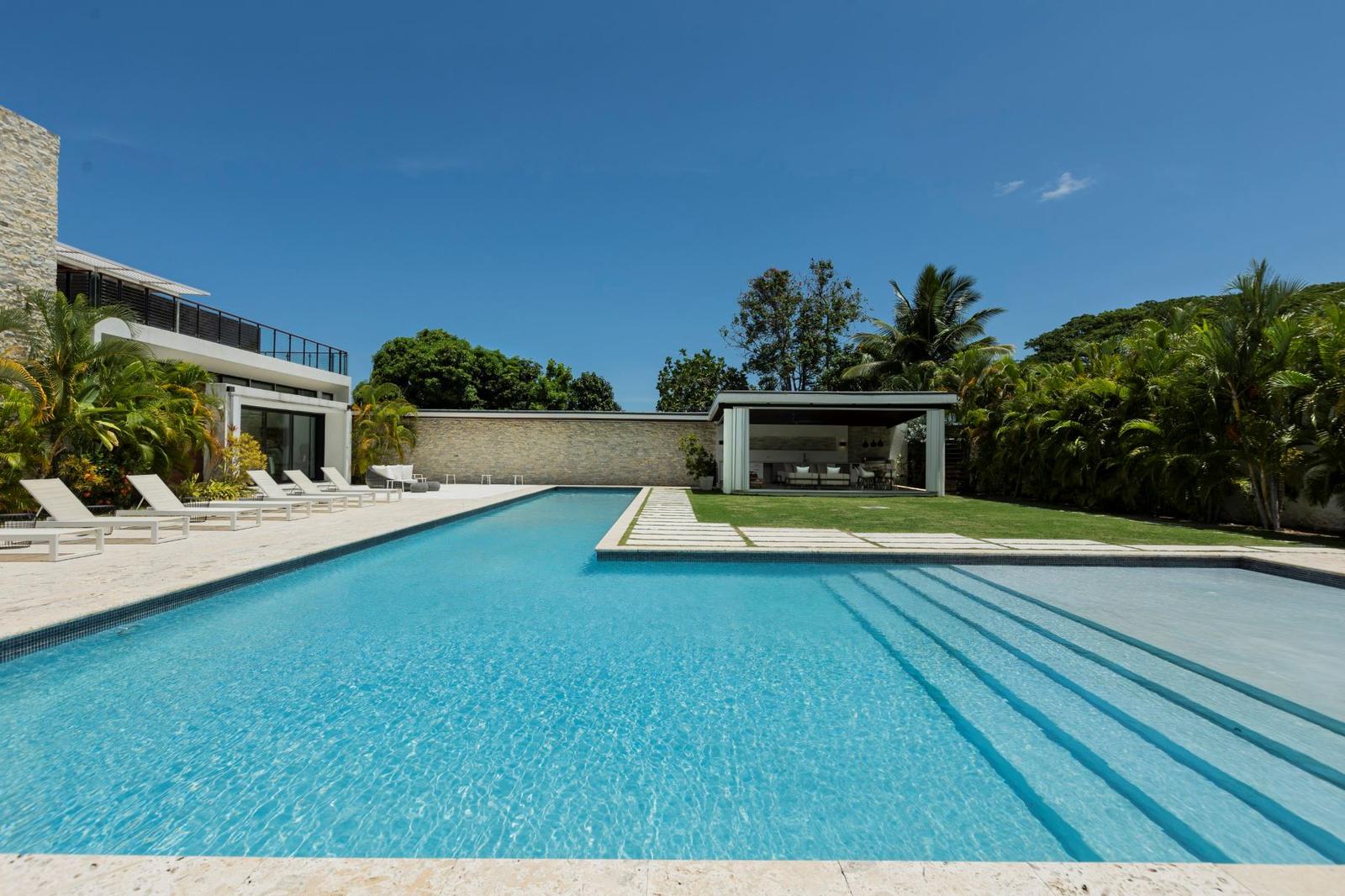 6 Bedroom Luxury Estate for Sale in Kingston, Jamaica — photo 1